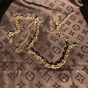 Auth Louis Vuitton LV Necklace